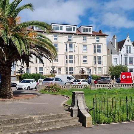 Southsea Escape - Coastal Holiday Apartment - 2 Double Bedrooms Portsmouth Bagian luar foto