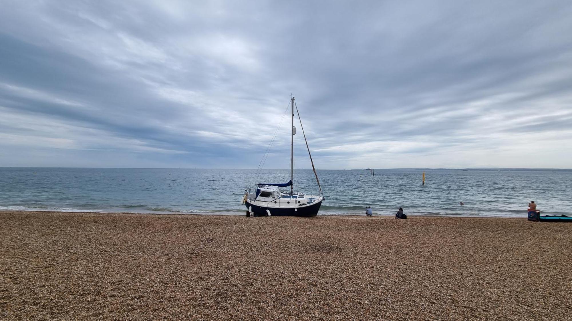 Southsea Escape - Coastal Holiday Apartment - 2 Double Bedrooms Portsmouth Bagian luar foto