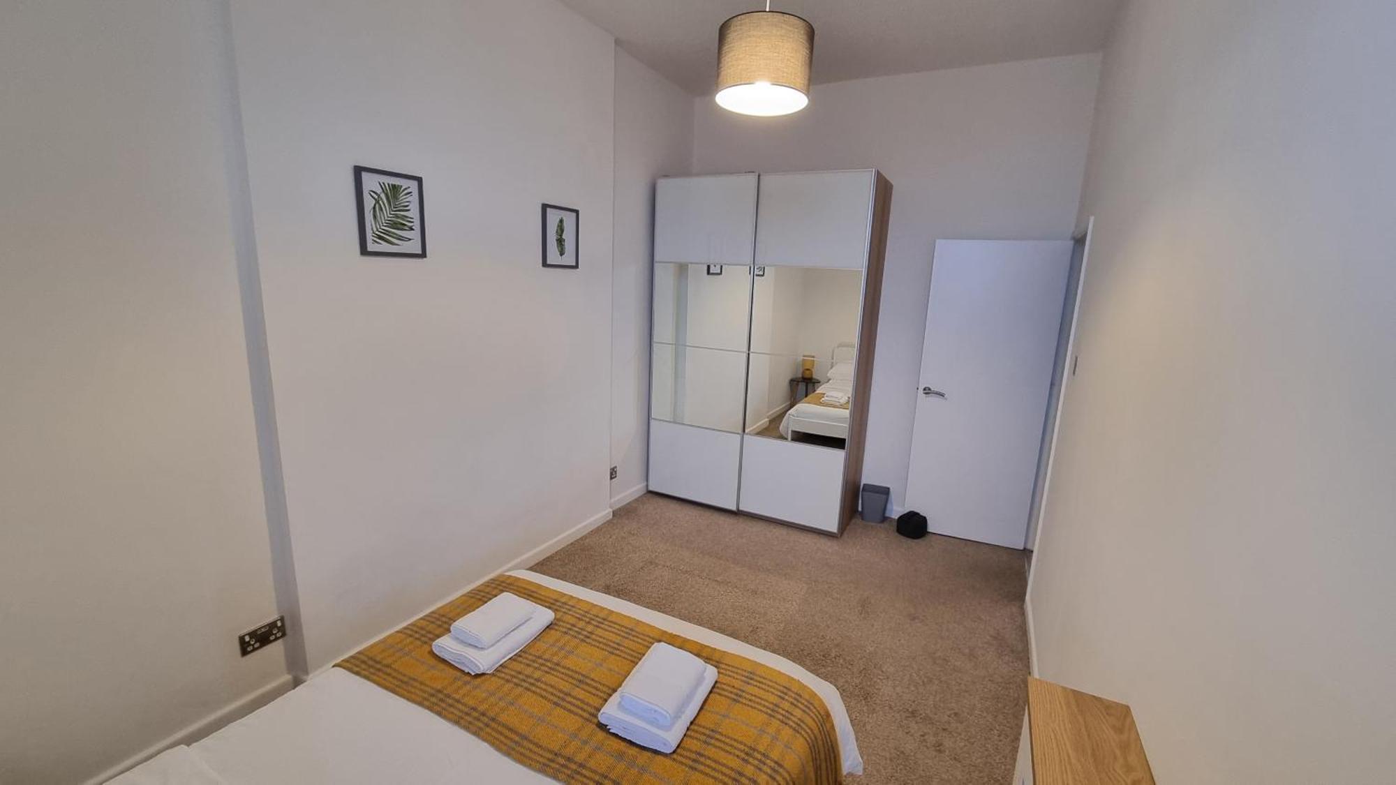 Southsea Escape - Coastal Holiday Apartment - 2 Double Bedrooms Portsmouth Bagian luar foto