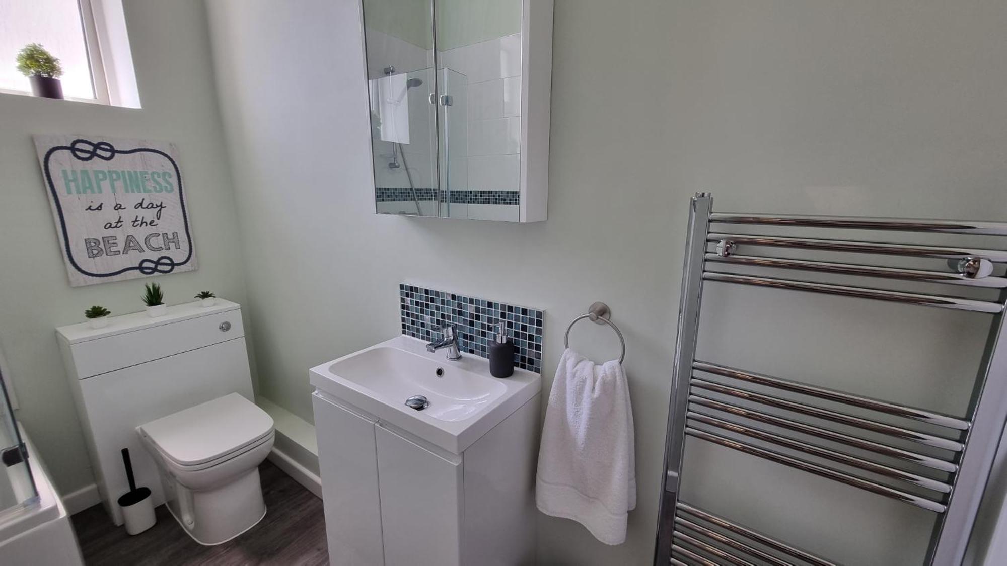 Southsea Escape - Coastal Holiday Apartment - 2 Double Bedrooms Portsmouth Bagian luar foto